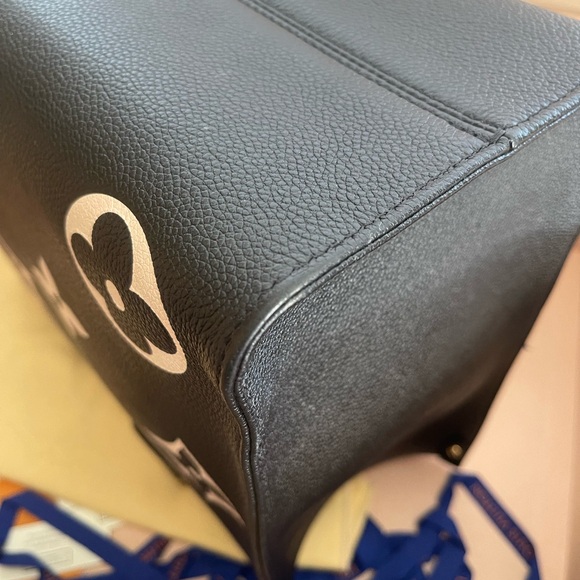 Louis Vuitton  OnTheGo MM - Picture 5 of 9